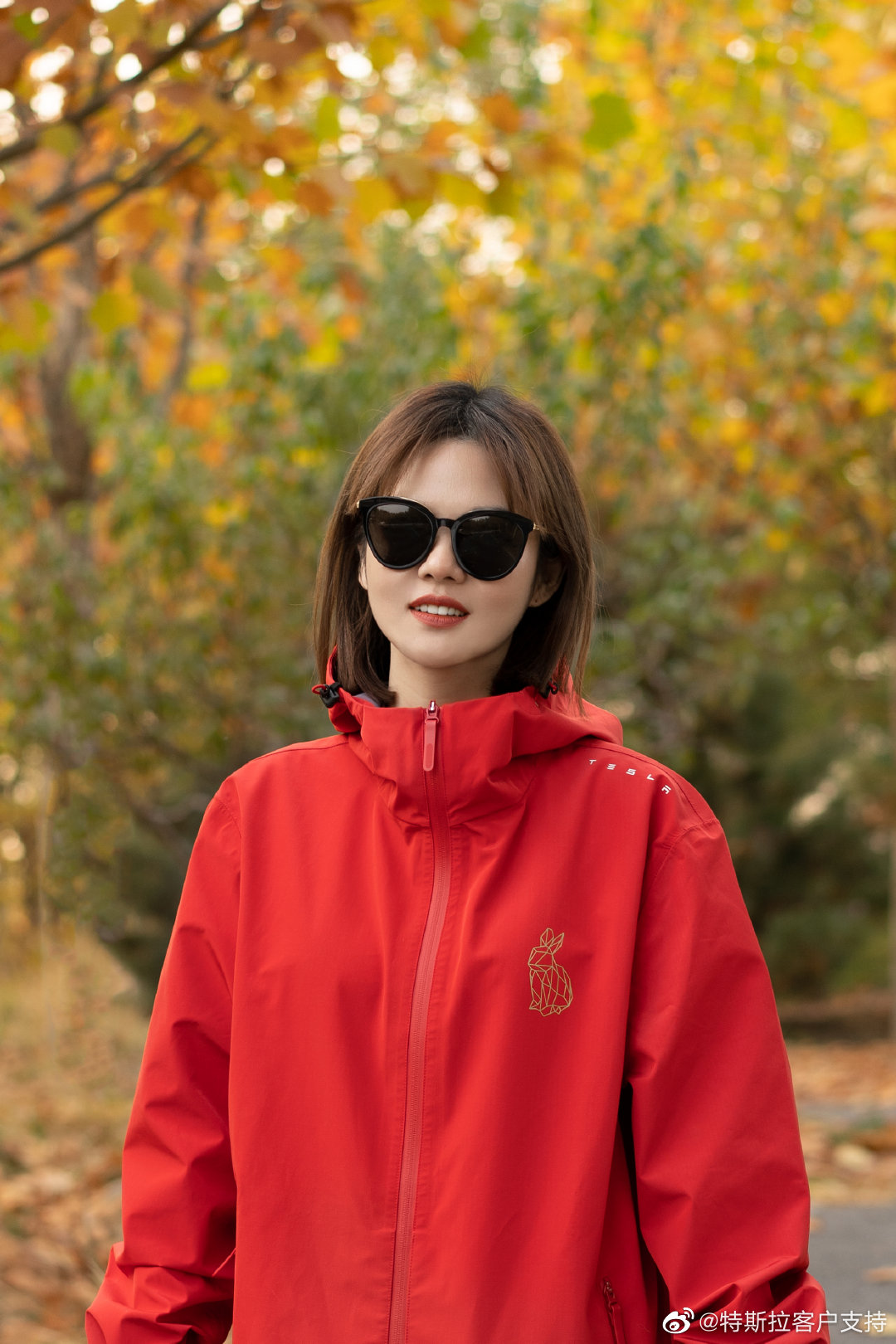 这个小姐姐从20年买车就关注到现在了，特斯拉找员工做模特，又省了一笔广告费 - 图片 1