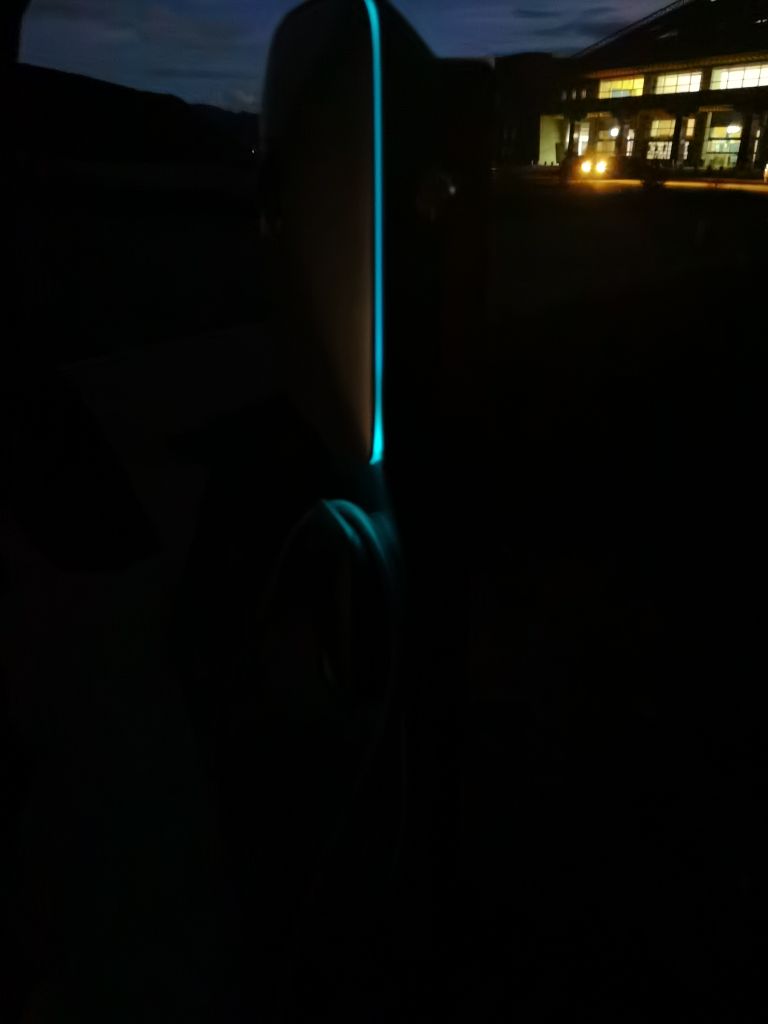 康定机场 特斯拉目的是欧标的
还好上面有蔚来家冲
上面日落景色 闪电金色太美了 - 图片 7