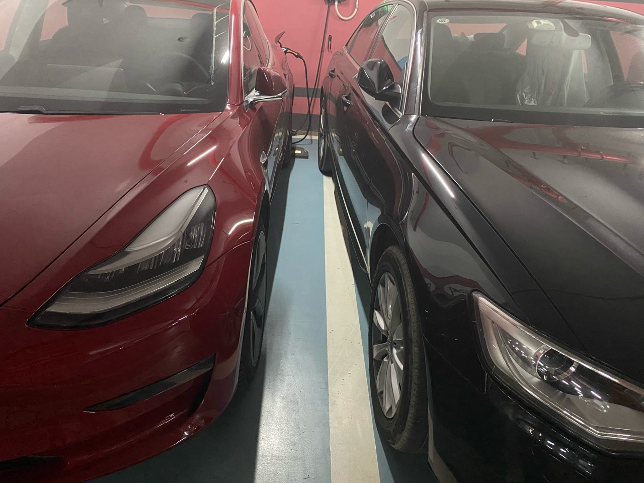 有遇到过这种么…有大把车位可以停，非要占用新能源位…不仅占位，还随心所欲的停，把别人车门堵死了，怎么才能让这种人长记性呢…… - 图片 1