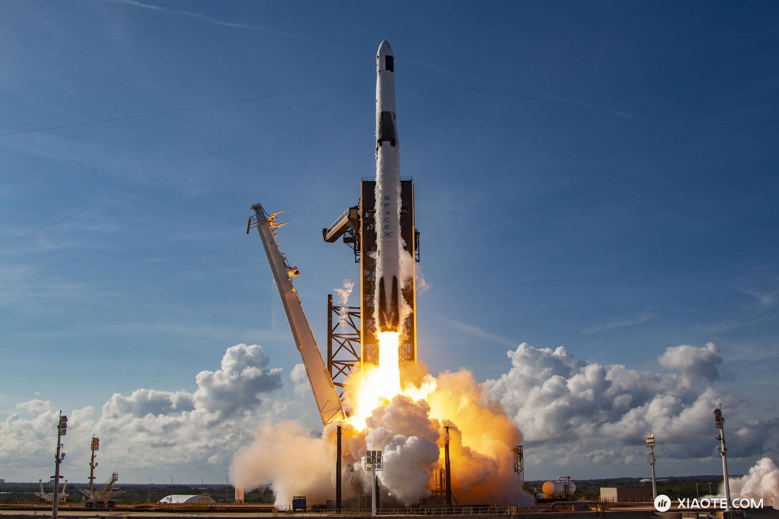 FSD(监督版)全面推送, 依赖本地算力集群的说法不符合逻辑. 朋友各个主要智驾都有, 交叉体验对比下来结论很明显(其它智驾车主自述), 安全性和安心感V13早已不在一个段位, 谁用谁知道. 别说"没 - 图片 1