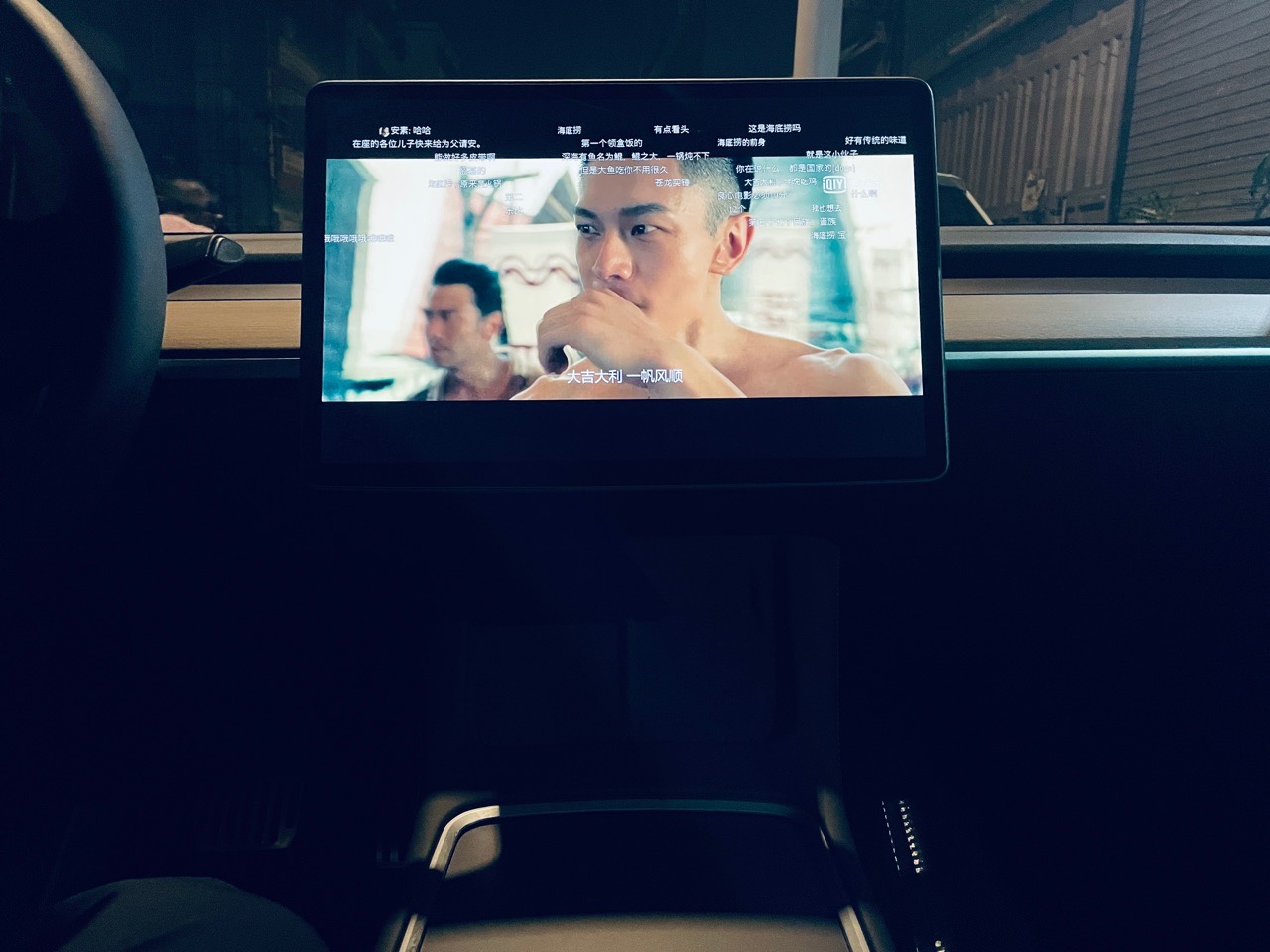 特斯拉现在全是C口，有什么接线方案可以把屏幕变成显示器接游戏机或者其他的吗，哪个接口是输入的，求指引。 - 图片 1