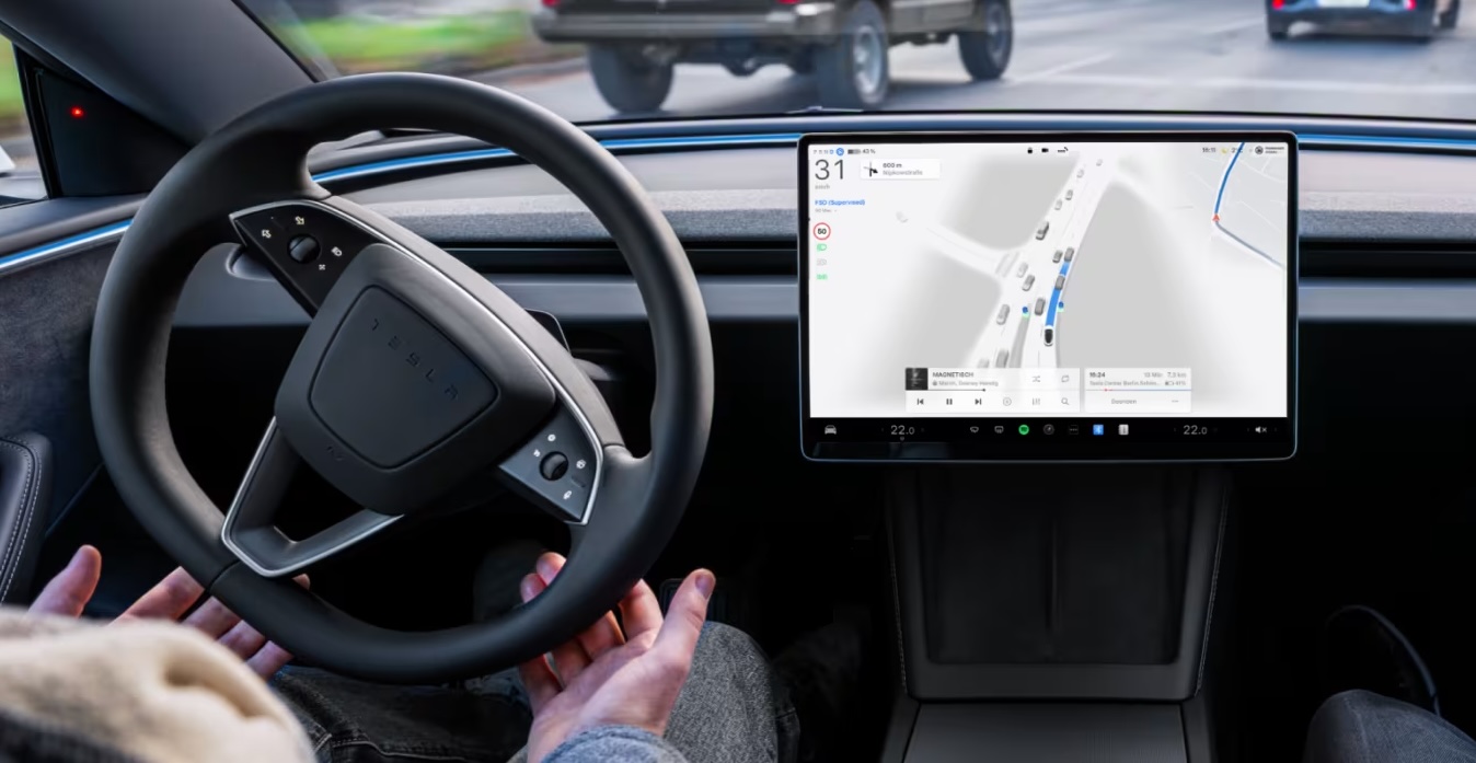 Tesla正在推送FSD Supervised v14.3.9版本，新增主动安全功能。

当检测到即将发生碰撞且自动紧急制动可能不足时，系统可自动激活FSD并执行包含转向、制动和加速的协同避让动作。
 - 图片 1