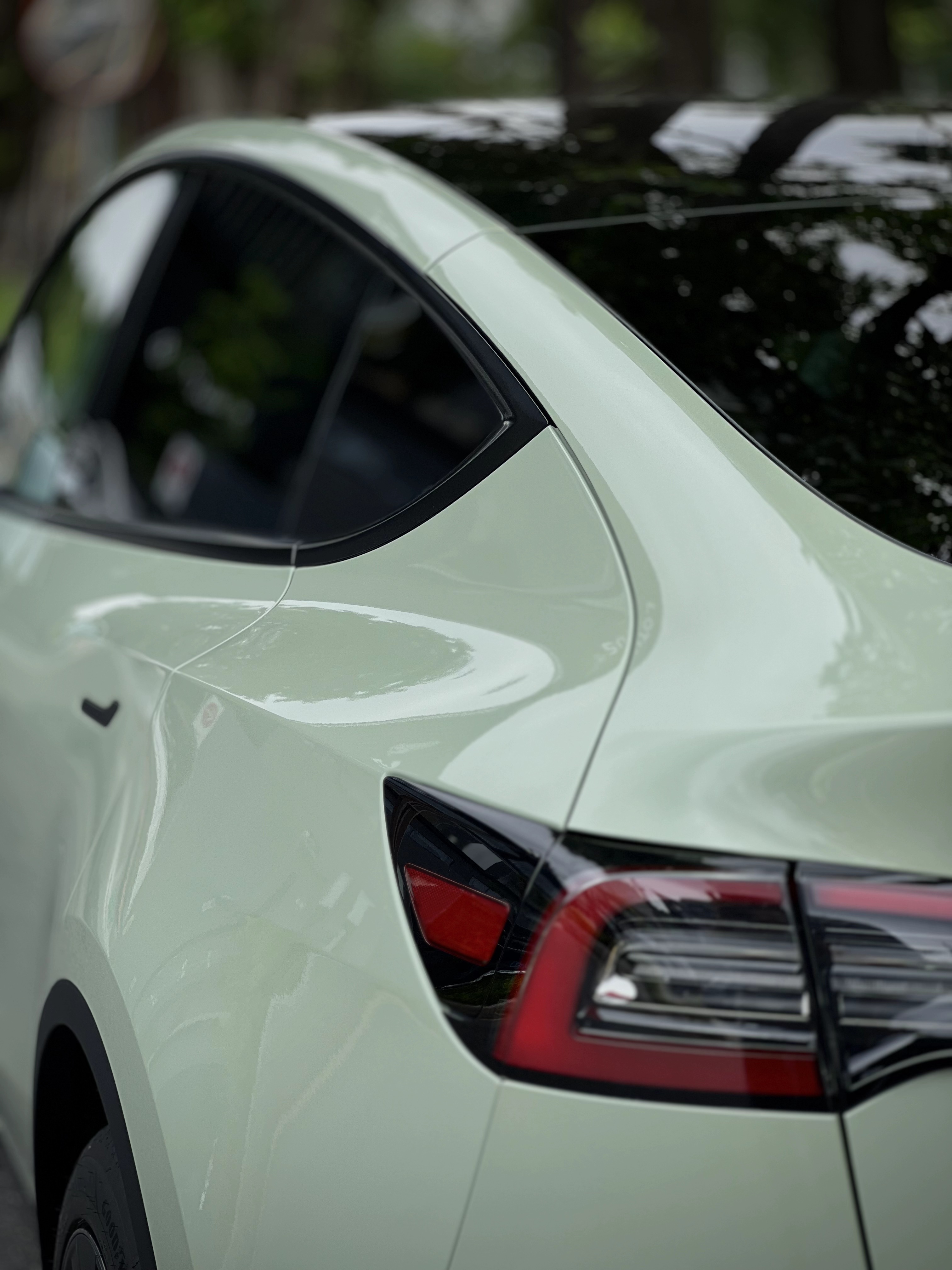 特斯拉Model Y，水晶卡其绿! 温温柔柔的莫兰迪色系！百看不厌的绿！ - 图片 8