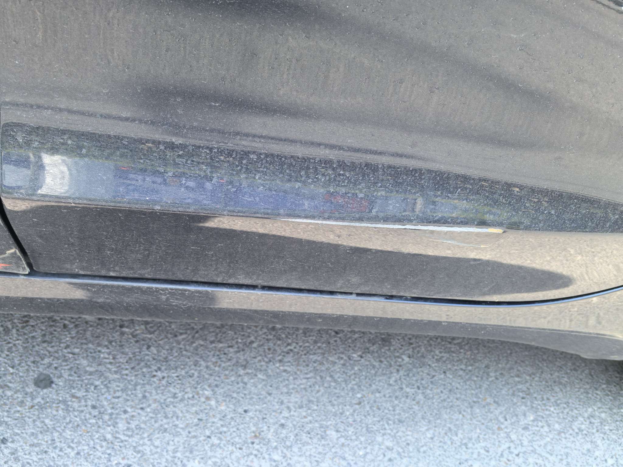 2025款星空灰毛豆三
左后方车门龙骨眉的位置
剐蹭了两个地方
不想报保险，怎么处理好些？
买了补漆笔，感觉效果不好！
咨询了京东购买喷漆，说也有色差🐶 - 图片 1