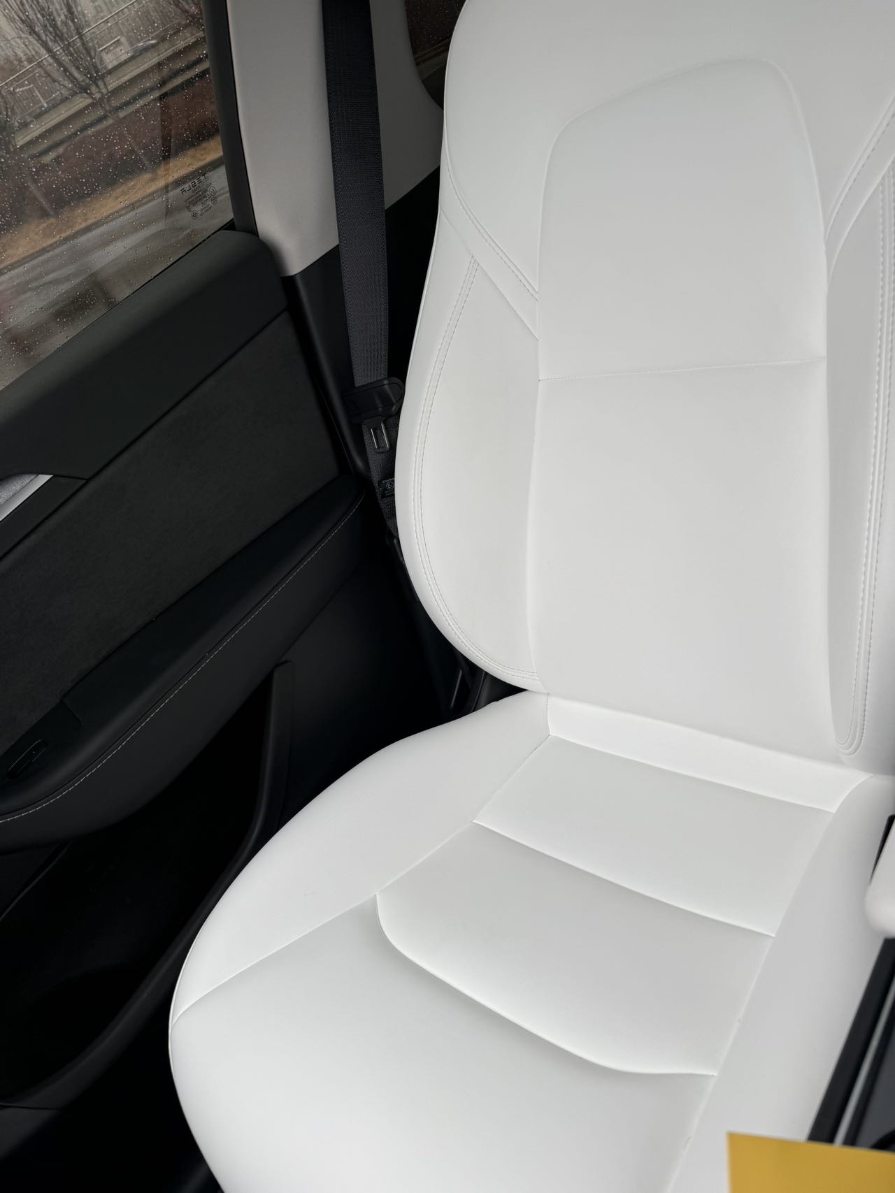 四万公里多还很白，白色要比想象中耐脏太多了，特斯拉内饰惊魂 - 图片 2