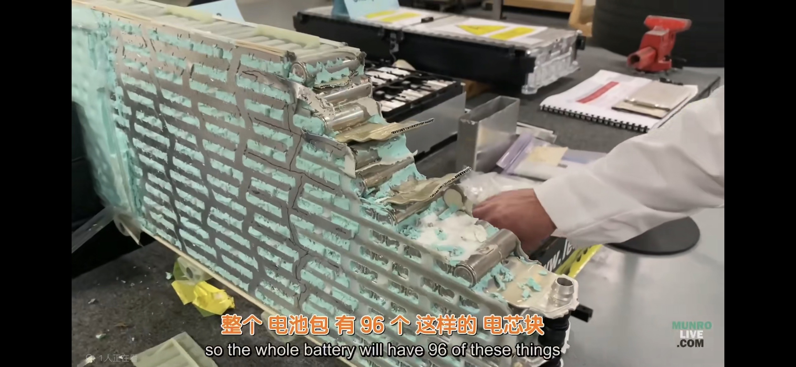 卖车的时候5c电池牛b，麒麟电池吊打特斯拉。
烧的时候怎么不吹了？大电池好几度电在车底短路效果炸裂不？
这种电池在国外被告了裤衩子都能罚没。

这张特斯拉电池拆解图我发了一万遍。
其他结构安全懒得重复 - 图片 1