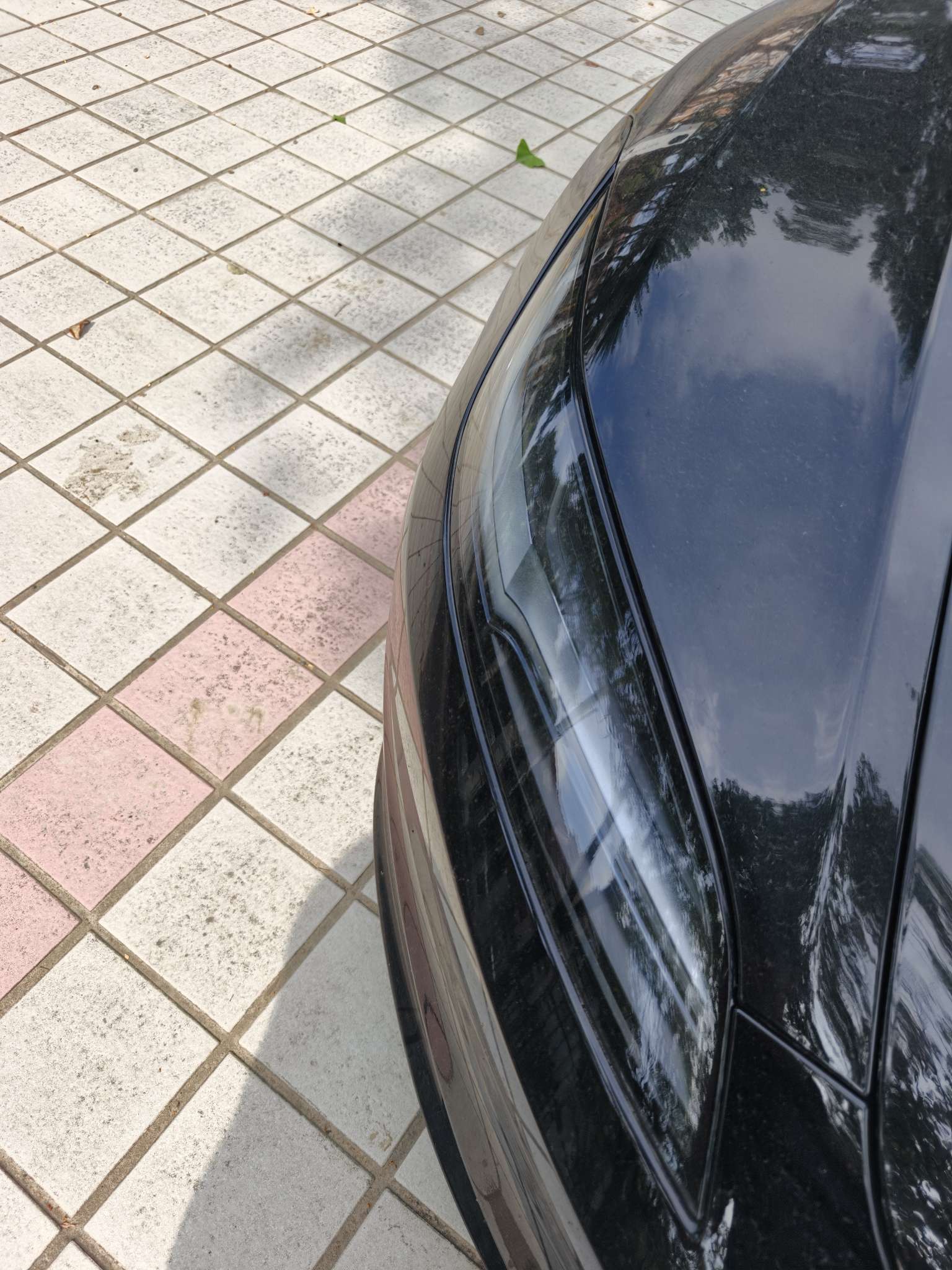 兄弟们帮我看看，右前方板子有点变形，大灯正常，该怎么处理? - 图片 2