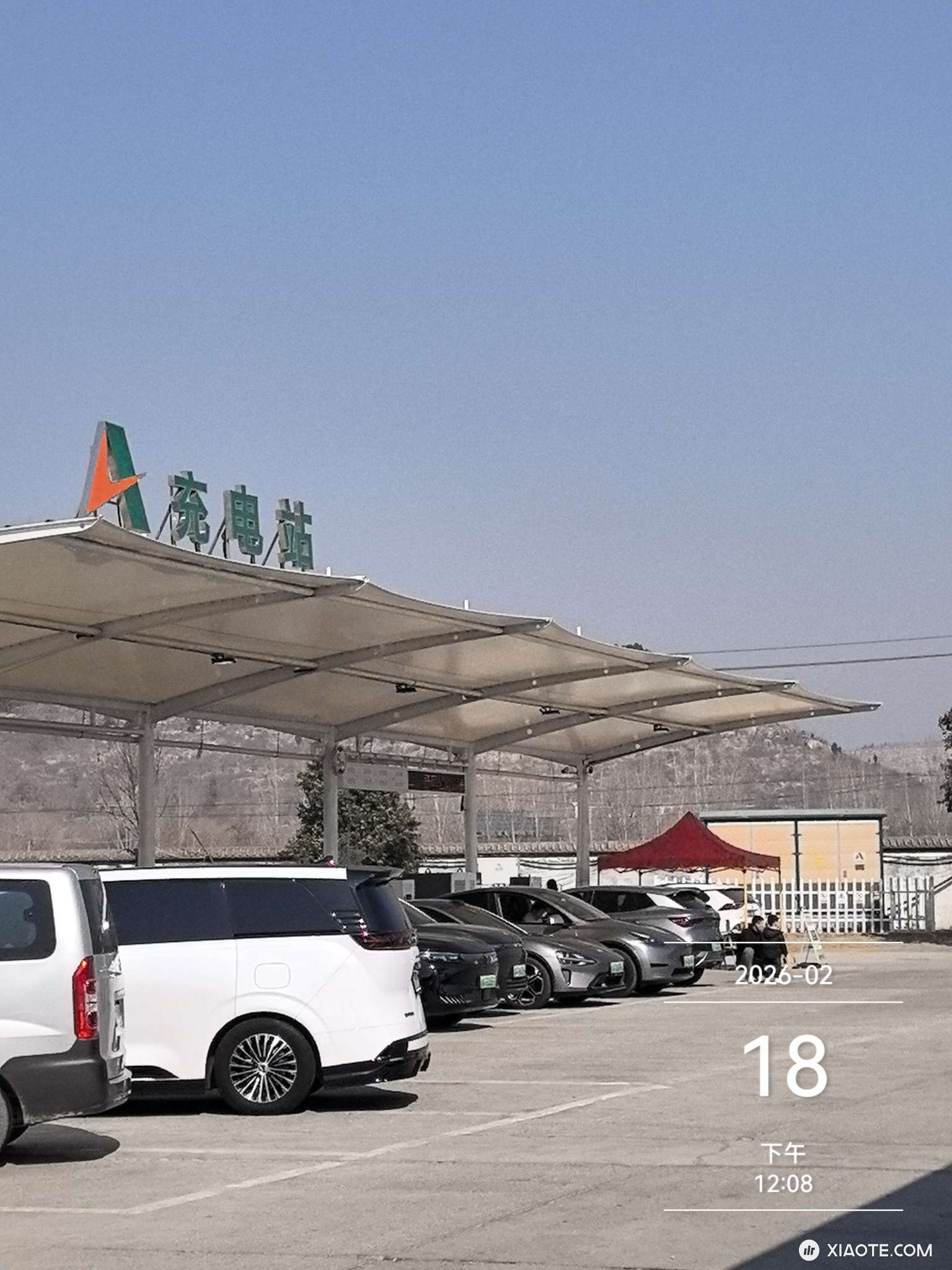 如图所示,这个春节大年初二走了好几个服务区 ,并未出现充电排队 争抢充电排队的情况啊; 早知道也开毛豆三外出,不开油老虎🐯福特锐际#福特 #福特锐际 #model3 #特斯拉 #电车上高速 #电动车 - 图片 2