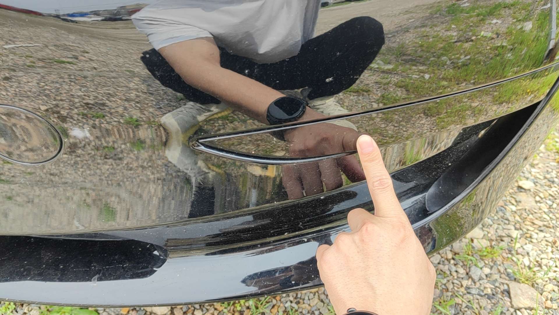 车头前板这里，突然就可以戳进去，啥情况呀，左右两边对比图 - 图片2