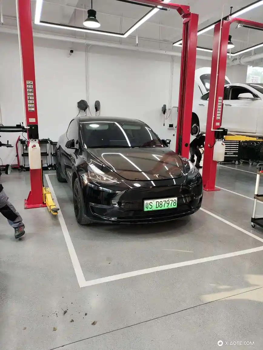 21年第一批国产Y,三年9万多公里,之前在4S换空调滤芯时,顺便清洗过一次散热器,记得收费了,但忘了多少钱
车是停小区露天停车位,落叶多,之前就想自己清洗,看了网上众多大神视频,觉得还是有点难,刷抖音 - 图片 1