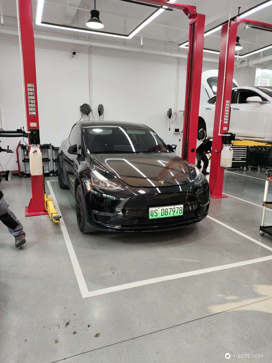 21年第一批国产Y,三年9万多公里,之前在4S换空调滤芯时,顺便清洗过一次散热器,记得收费了,但忘了多少钱
车是停小区露天停车位,落叶多,之前就想自己清洗,看了网上众多大神视频,觉得还是有点难,刷抖音 - 图片 1