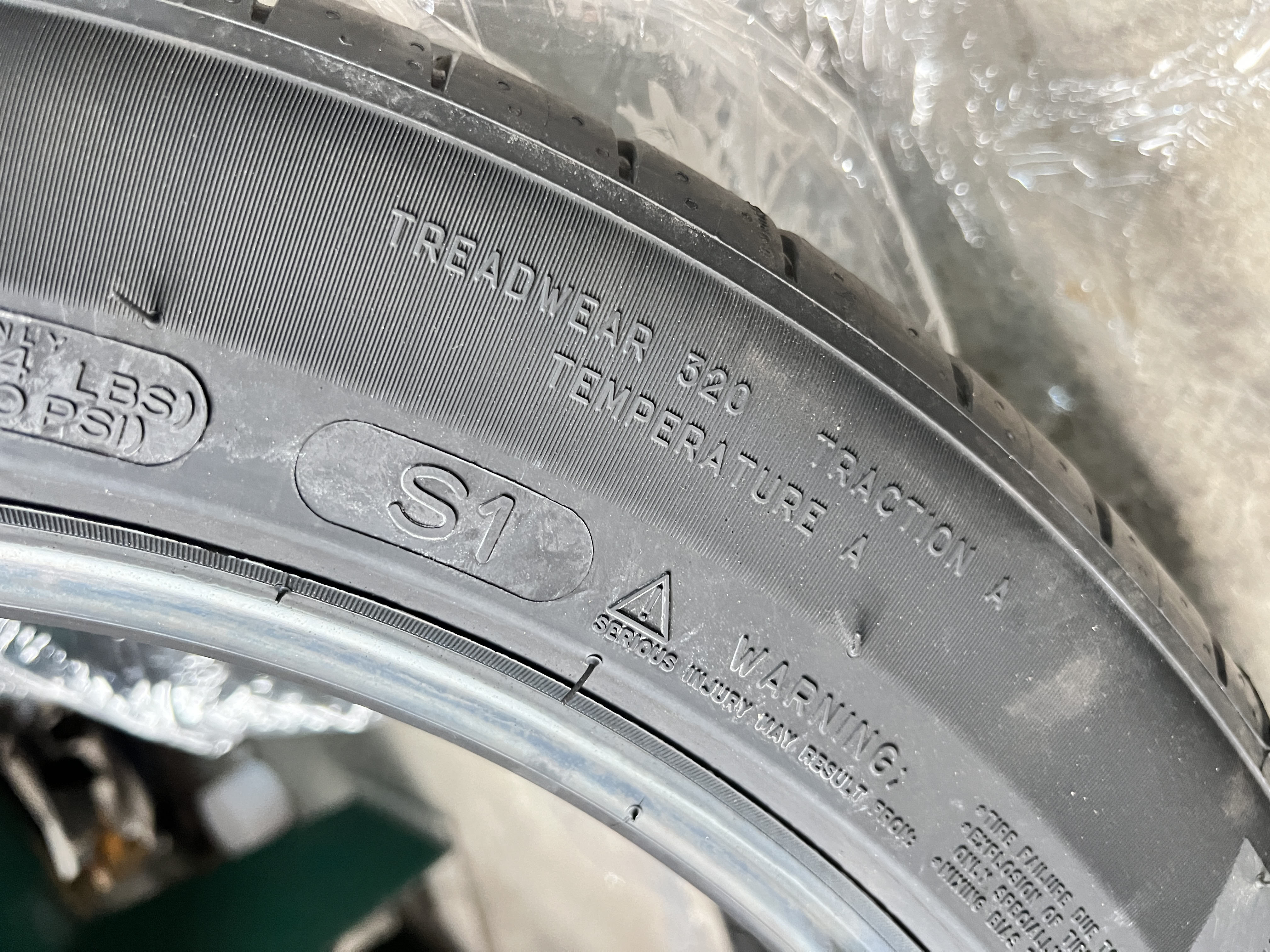 21年19寸y换米其林ps4了，其实是想换psev，给老板的照片发错成ps4，就这样换吧，真是尴尬， - 图片3