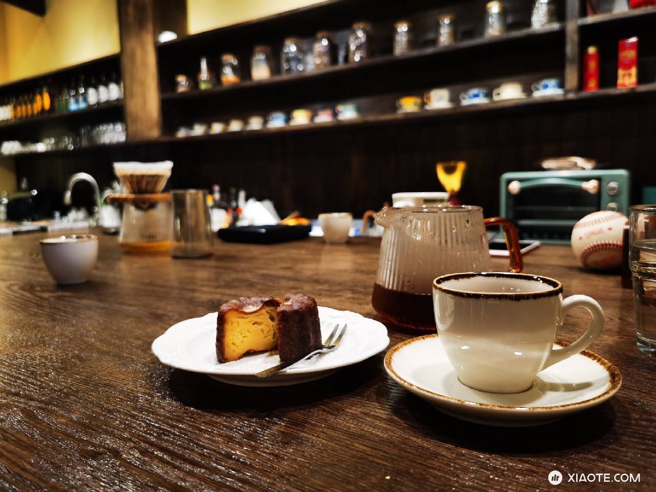 机场停车方案我有个想法。前提我有平安每月送代驾券用不完。
我开车到深圳停车场贵宾楼有两小时免费叫个代驾给他虚拟钥匙,让他开到我提前找好的周边停车场。
回来时同样用微信沟通给虚拟钥匙直接在出发层交车。
- 图片 1