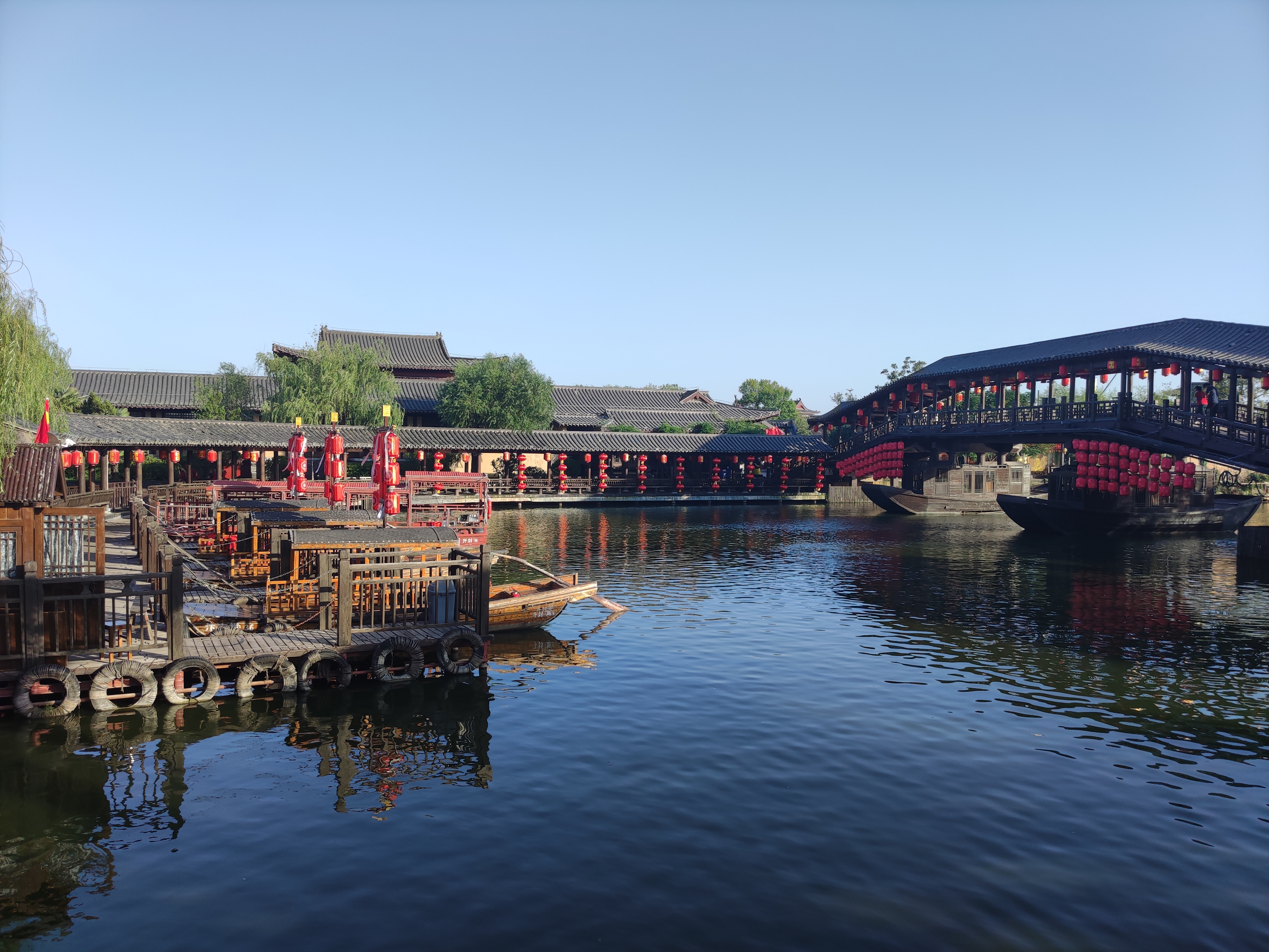 国庆长假第二天，驻马店到开封，打卡清明上河园。还好人不多。晚上的表演值得推荐 - 图片 5