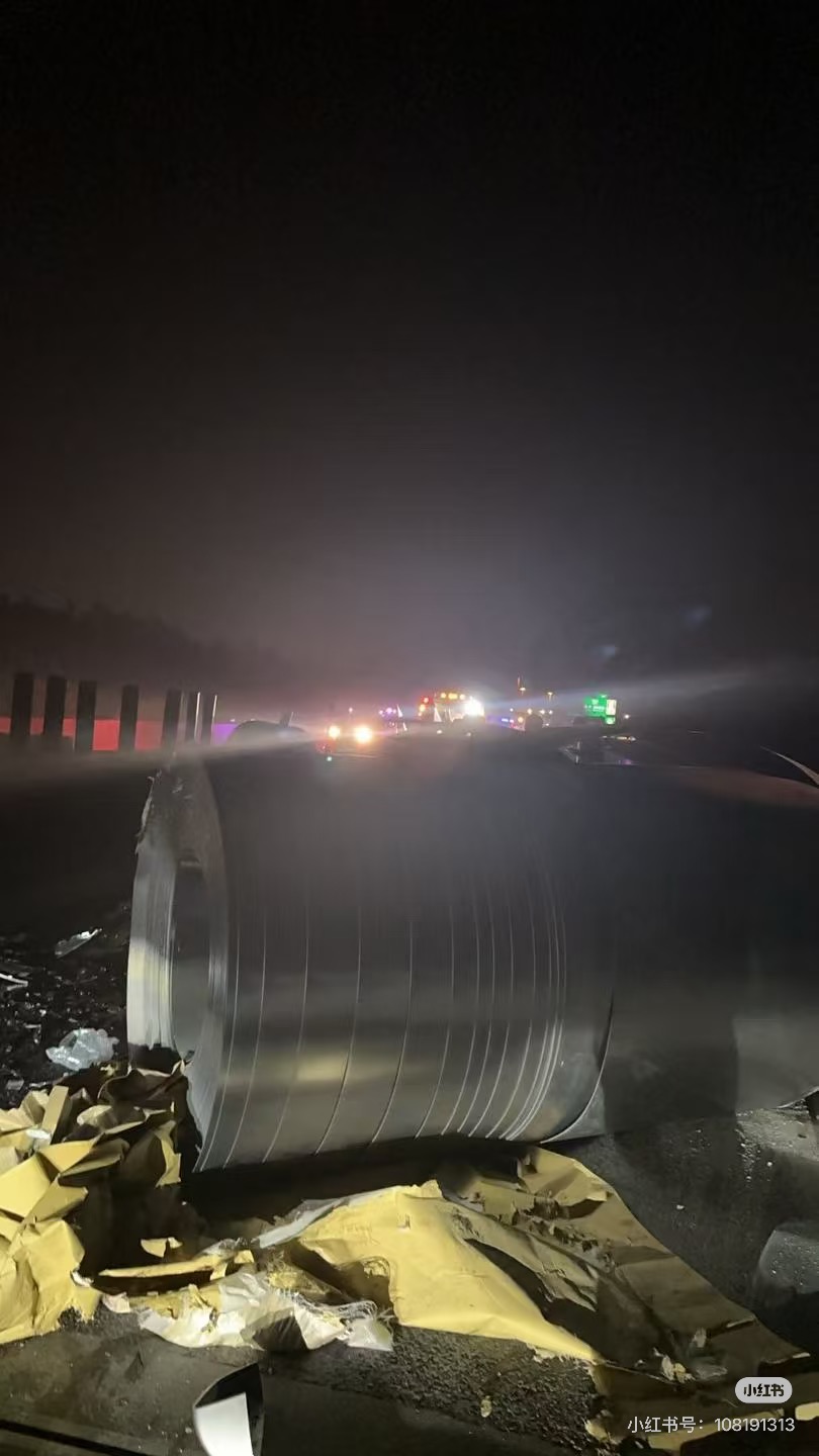 特斯拉安全性没得说，YL硬刚几十吨的钢卷还能开门 - 图片 2