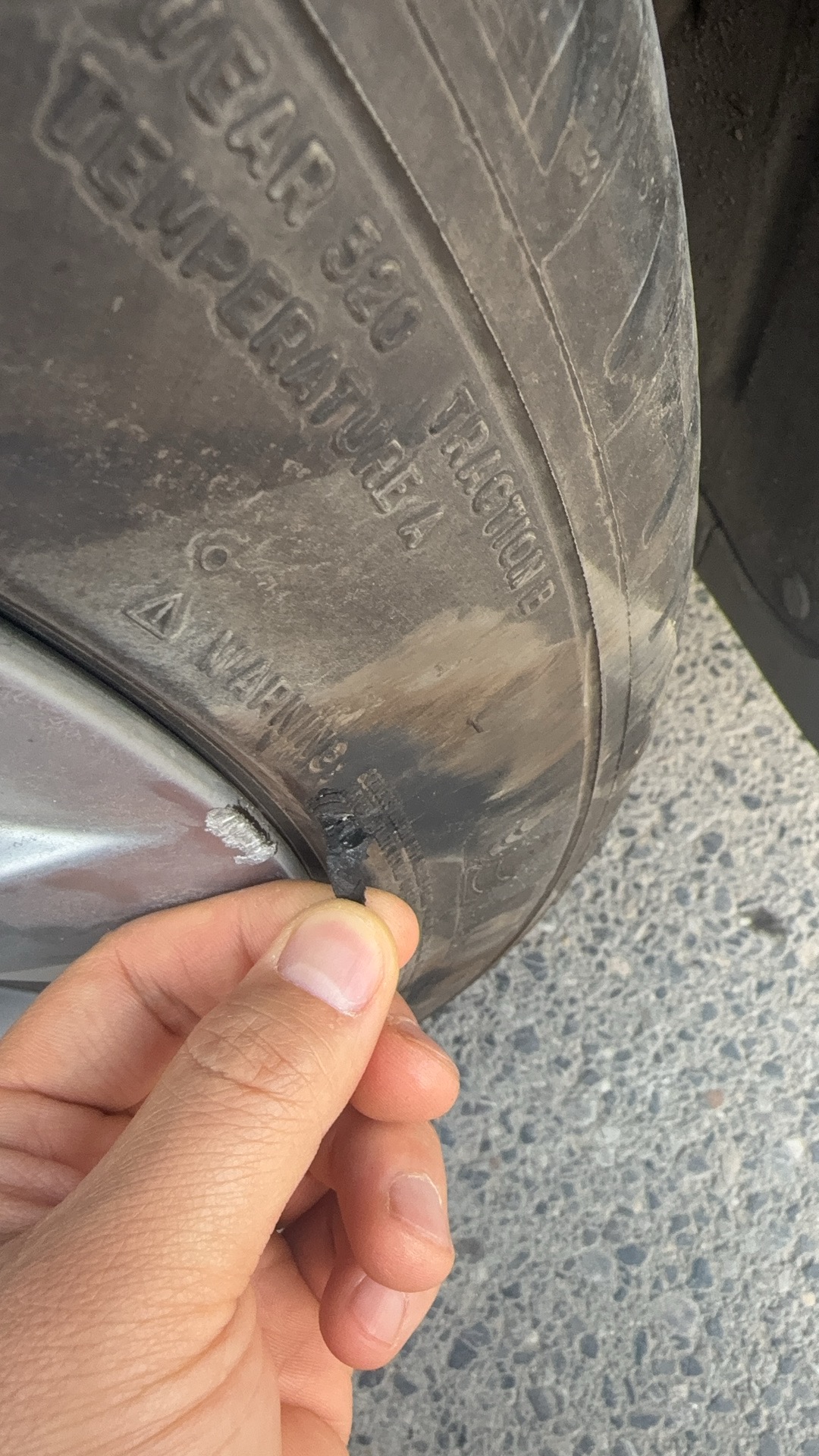 这不用换胎吧😭😭😭 - 图片 1