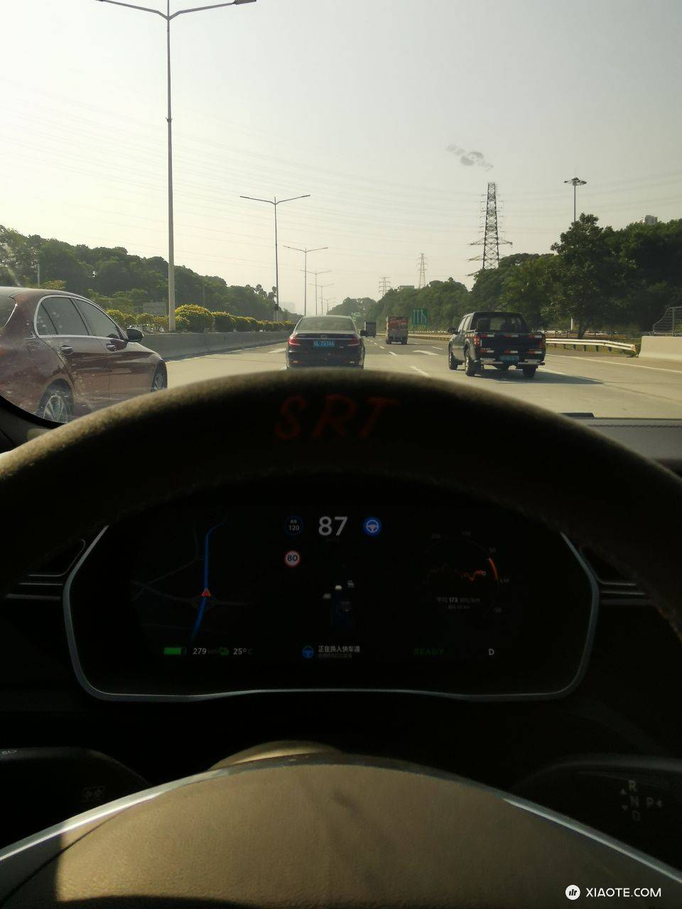 偶然发现fsd已经上线,迫不及待的去溜一圈高速~😎
1.无需确认的自动变道超车,有效!
2.根据导航变换匝道,有效!
证明Fsd在发挥作用!
自动变道时还算平顺,提示要超车时遇到后方快速来车,也会先 - 图片 2