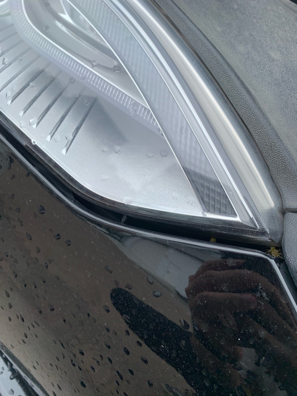 10码的速度追尾了，现在只要车速低于8km/h就一直响个不停，怎么解决？是雷达撞坏了，还是撞松了？ - 图片 3