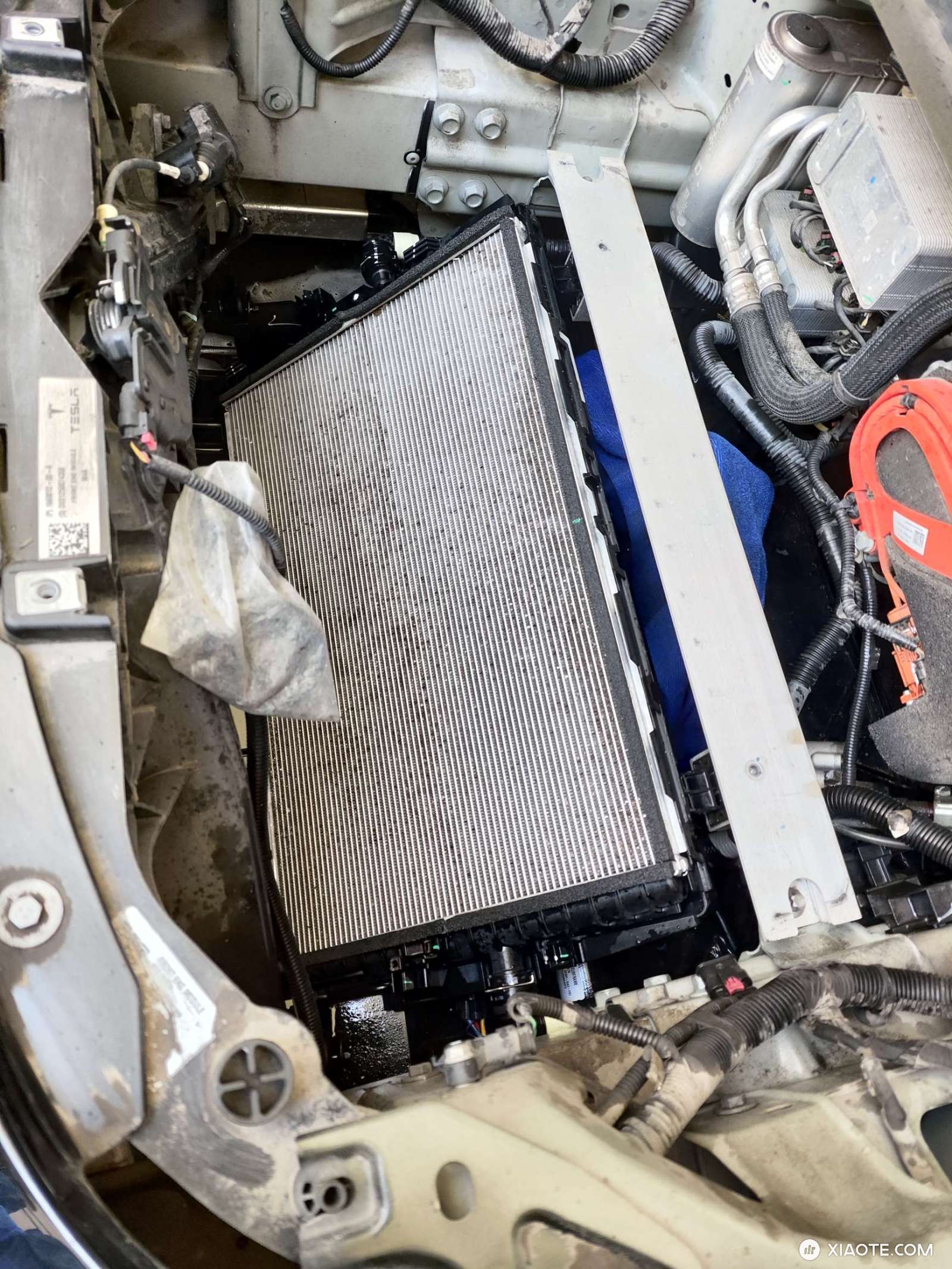 21年第一批国产Y,三年9万多公里,之前在4S换空调滤芯时,顺便清洗过一次散热器,记得收费了,但忘了多少钱
车是停小区露天停车位,落叶多,之前就想自己清洗,看了网上众多大神视频,觉得还是有点难,刷抖音 - 图片 5