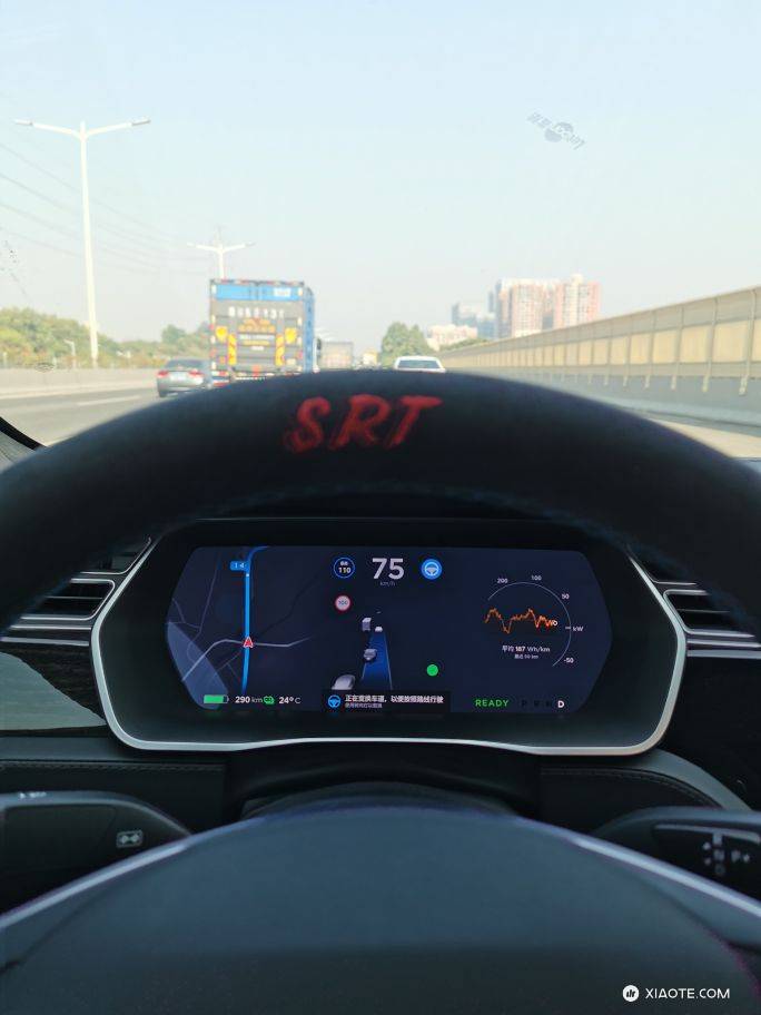 偶然发现fsd已经上线,迫不及待的去溜一圈高速~😎
1.无需确认的自动变道超车,有效!
2.根据导航变换匝道,有效!
证明Fsd在发挥作用!
自动变道时还算平顺,提示要超车时遇到后方快速来车,也会先 - 图片 3