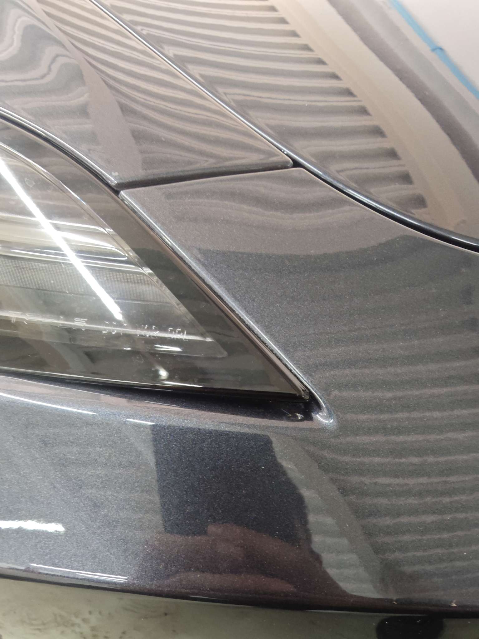 各位你们遇到过拆保险杆喷漆后后两边缝隙不对称，导致两个大灯也不对称，而且大灯一高一低需要调大灯高度才解决。 - 图片 3