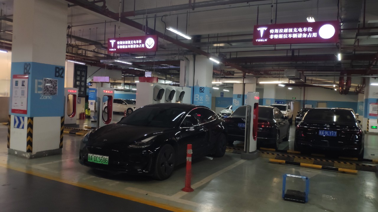 20款标续三元里电池车主集合了。。
现在充90%显示多少?
我的20年6月的lg。现在3.7。充90%326。。 - 图片 1