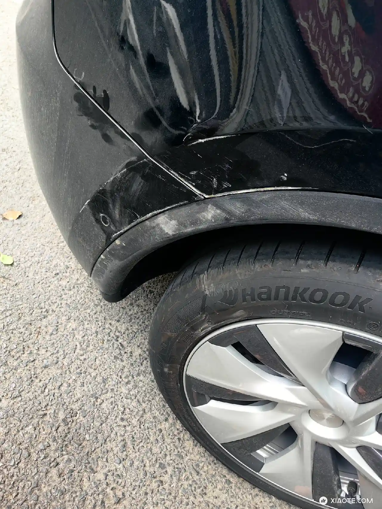 提车刚满月 车子都还没来得及洗一次 就提第一血 停在路边 那么宽敞的地方 还能被刮蹭到 服气对方的车技 天籁差不多从前车门刮到后保险杠了 对方全责 报了保险 我就后面一点 有必要修吗 主要没时 - 图片 3