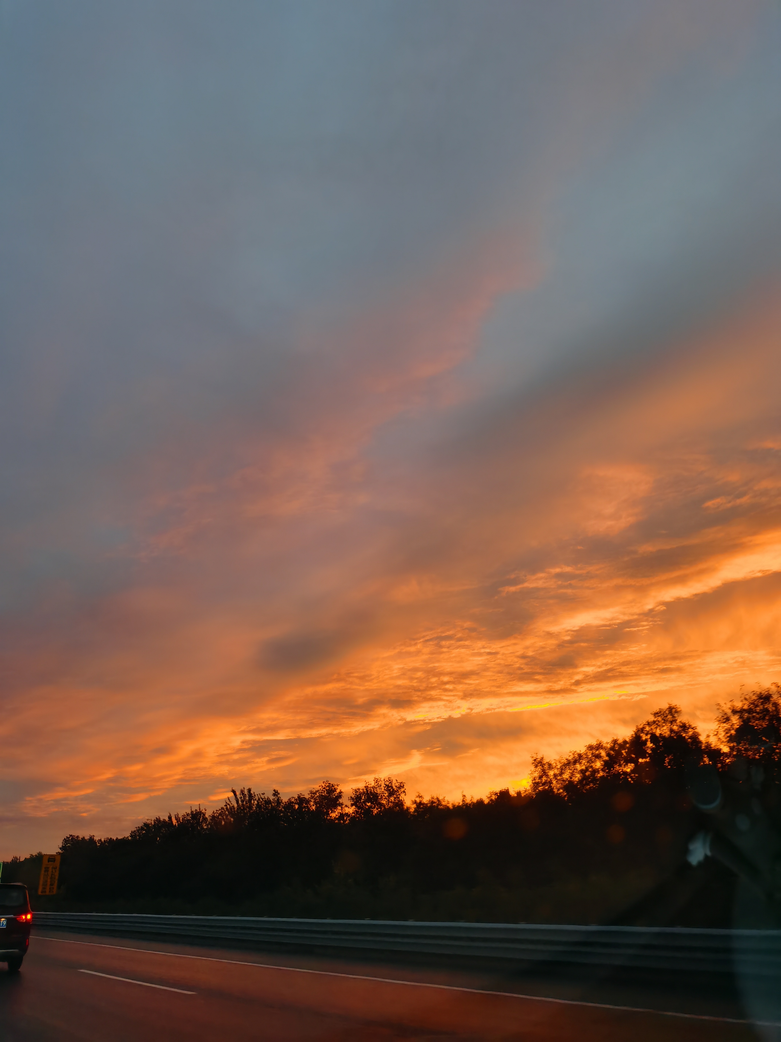 特斯拉车队十一黄金周之范崎路篇
十一黄金周已经过去，大家都投入了紧张的工作当中，但是在黄金周期间，车队还是组织了一次放松的跑山活动，下面我就给大家分享一下。由于10月6号基本整天都在下雨，所以照片不是 - 图片 7