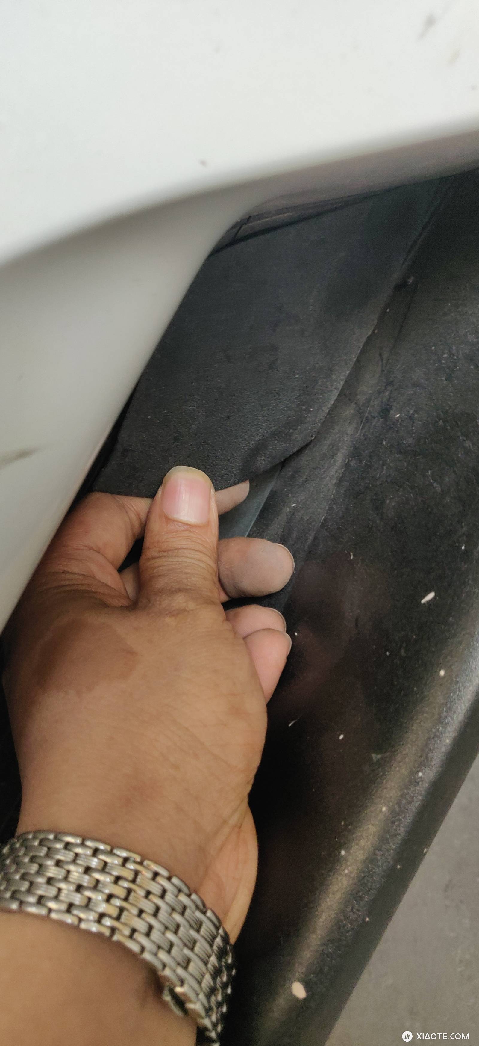 继零下44公里之后拖车经历
开完44公里以后没有在继续开,就开始了拖车。刚开始用了质量不好的拖车绳刚起步不到两米就断了,后来又换了一根加厚的。用了一台2.0自然吸气的越野。挂的是D档,本来想着拖着还能 - 图片 1