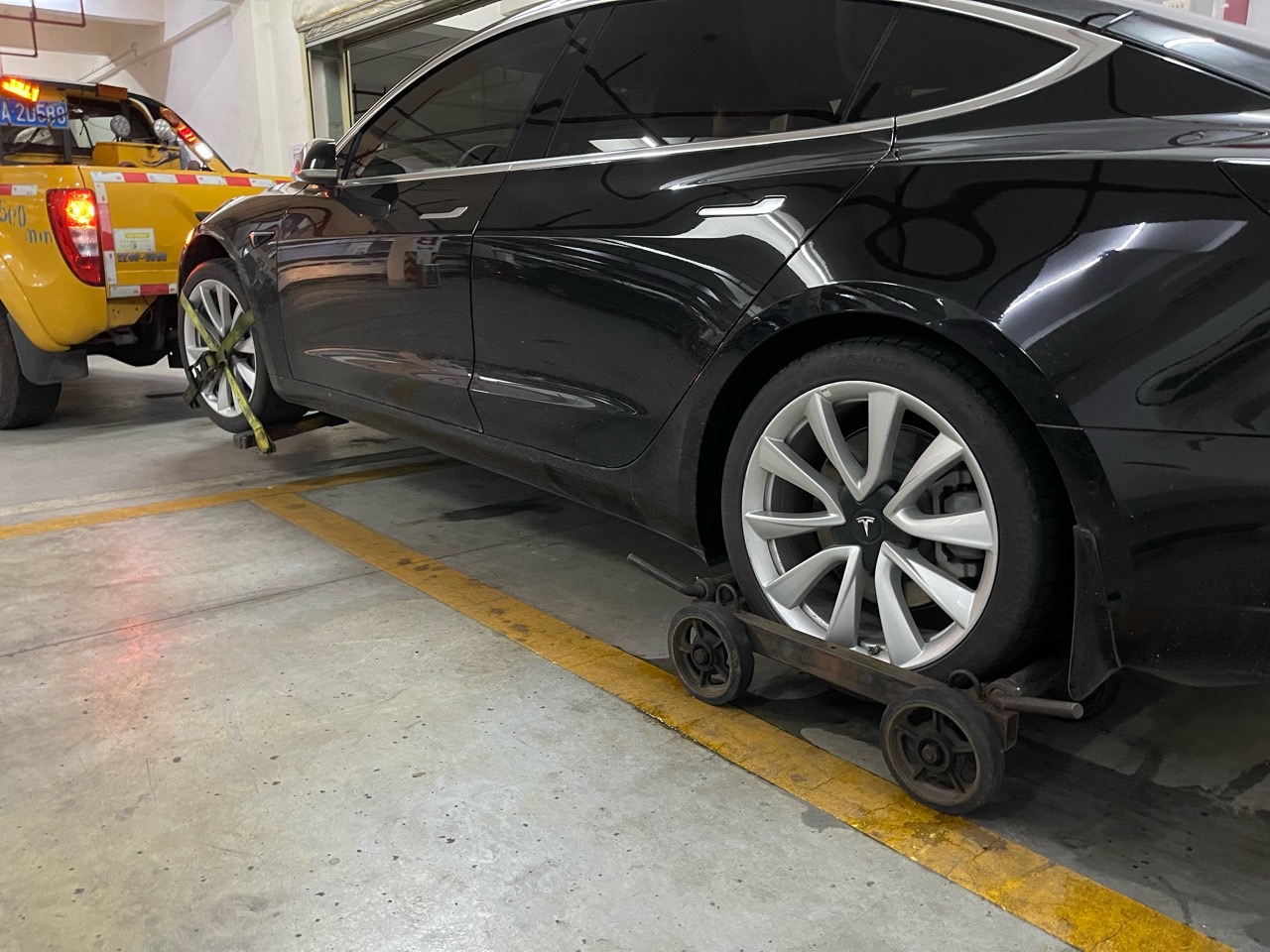 建议特友们钥匙卡还是带身上，不然就像我一样地库里拖车

PS 联通信号真渣 - 图片 2