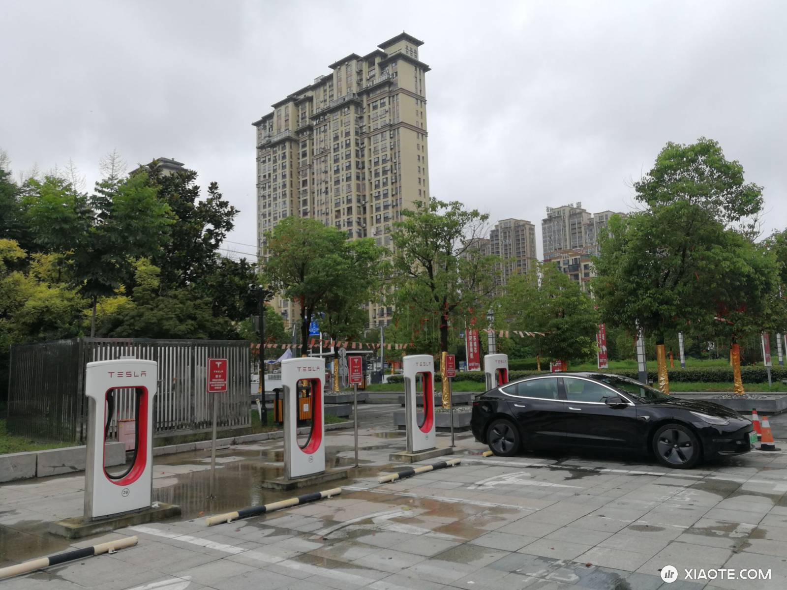 打卡淮安软件园超充,一路焦虑一路无忧,因为续航结结巴巴但又可控,无油车占位,也好像没排队,貌似停车费不收,进出闸口大开特开,休息可以进中业广场,招商前台很nice😊,1A可以充,速度基本达到V2峰值 - 图片 3