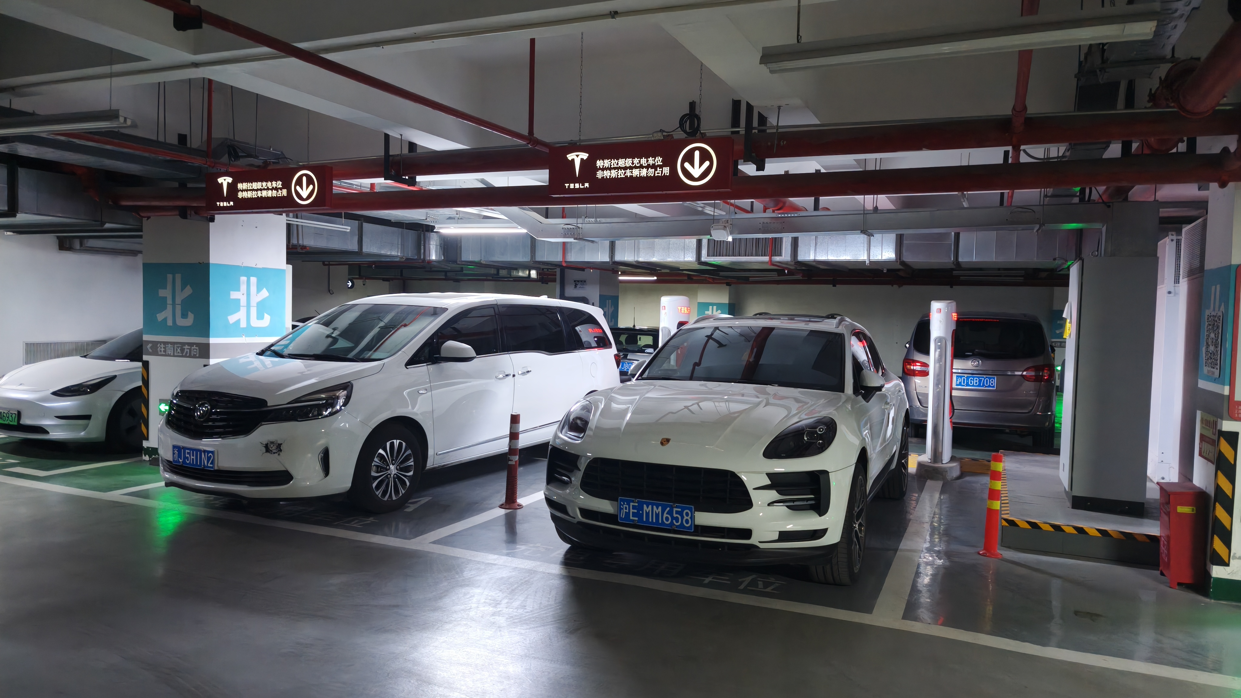 投诉了 不知道是不是有用 这地儿原本有地锁 大概被物业直接拆了 - 图片 1