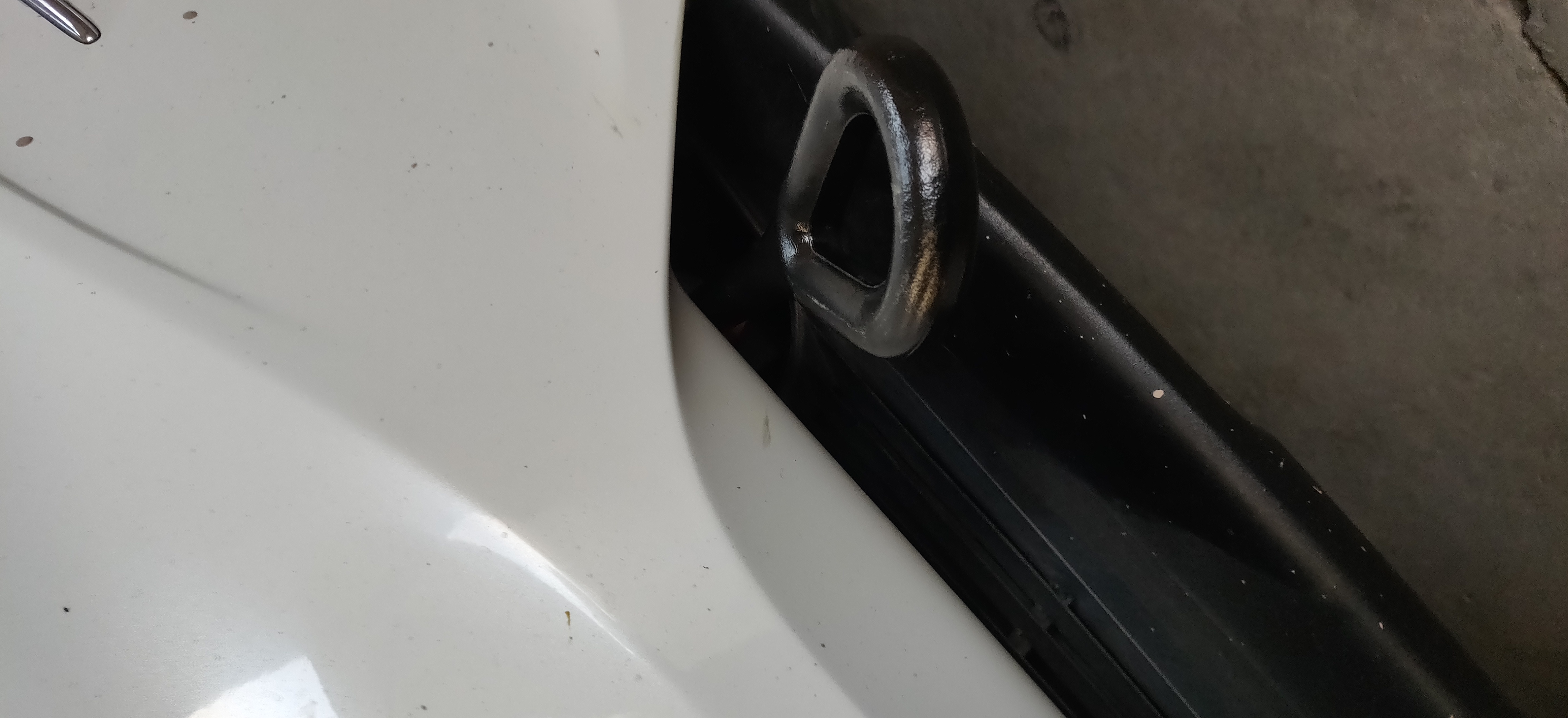 继零下44公里之后拖车经历
开完44公里以后没有在继续开，就开始了拖车。刚开始用了质量不好的拖车绳刚起步不到两米就断了，后来又换了一根加厚的。用了一台2.0自然吸气的越野。挂的是D档，本来想着拖着还能 - 图片 3