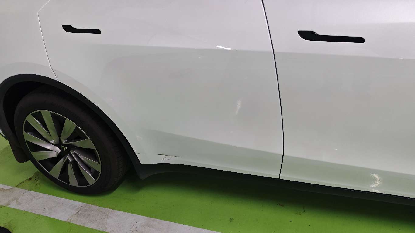 被石头划了，大概15厘米长，轻微凹陷，修一下要多少钱啊 - 图片 2