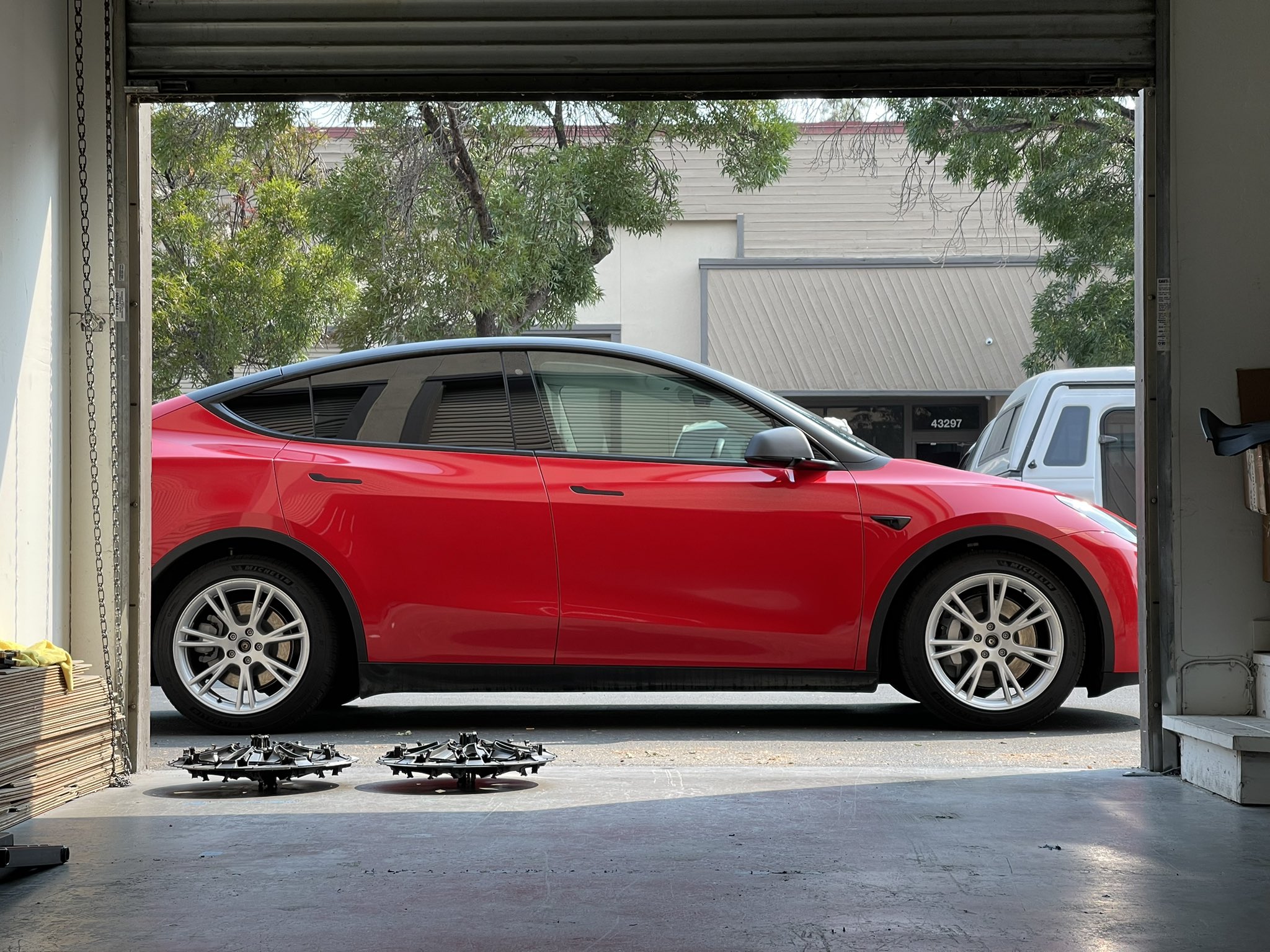 有一说一，悬浮车顶在
ModelY上效果更佳 - 图片 1