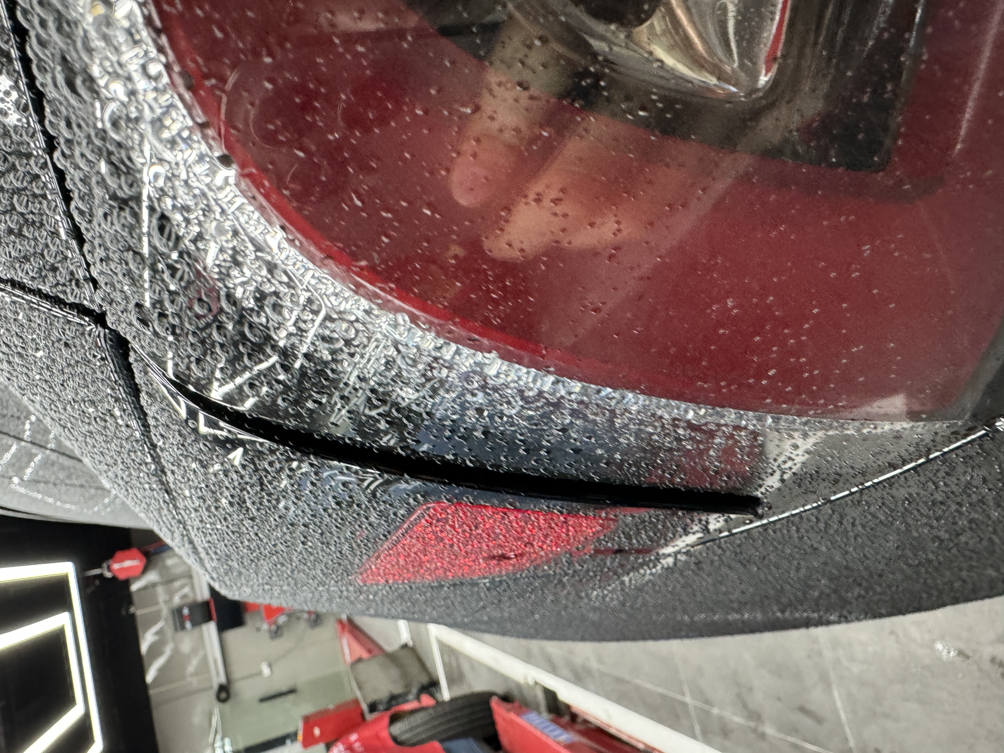 充电盖子歪了 - 图片 1