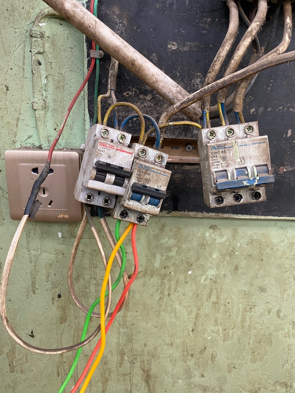 到安多县。早上9点从拉萨出发，计划在那曲住宿。青藏线比川藏线平缓许多，海拔稳定在4700左右，少了盘山公路，少了川牌陆巡，一路非常顺利。下午两点到那曲，时间还早于是决定继续前行，车机导航显示到安多剩余 - 图片 5