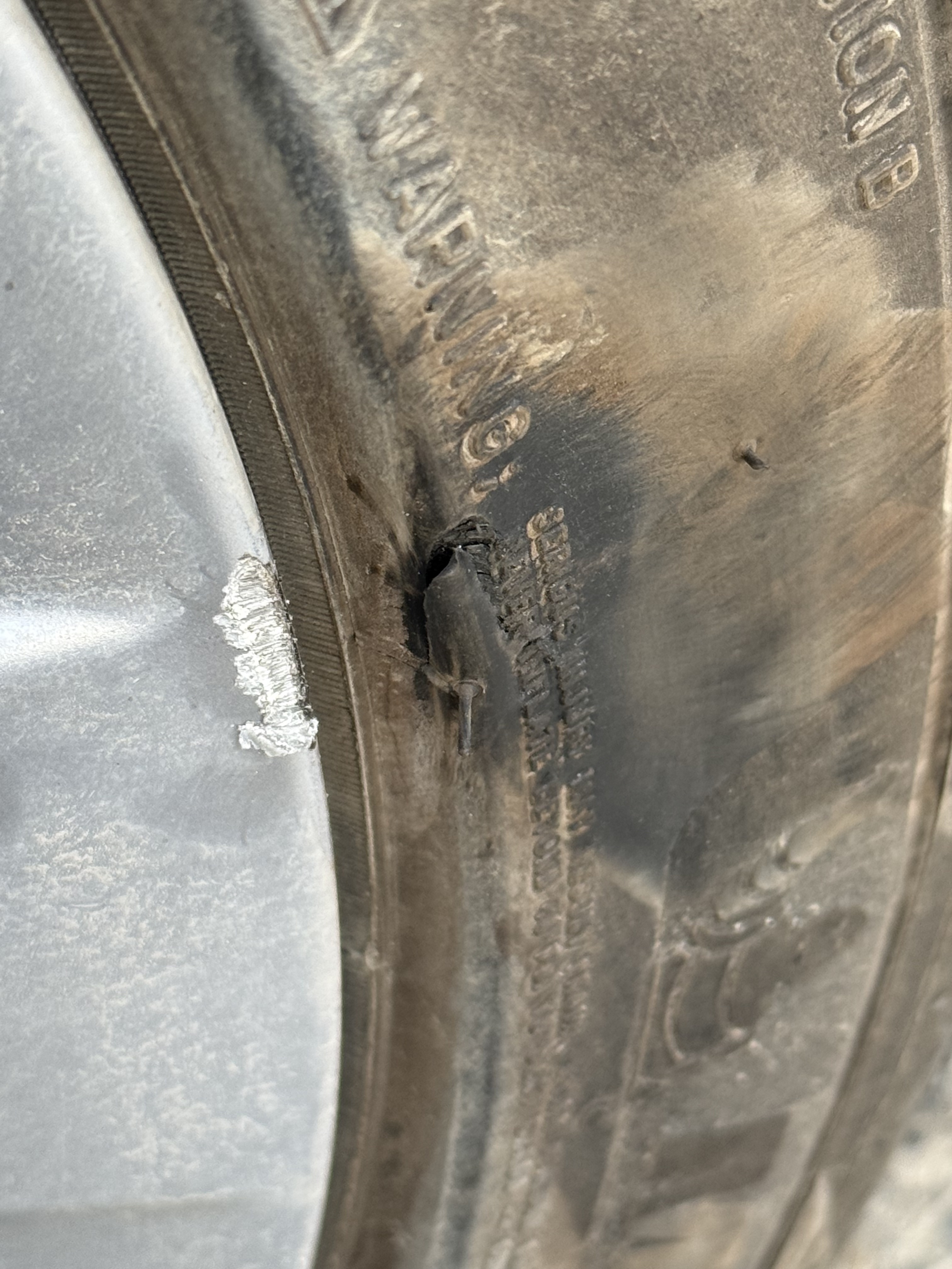 这不用换胎吧😭😭😭 - 图片 2