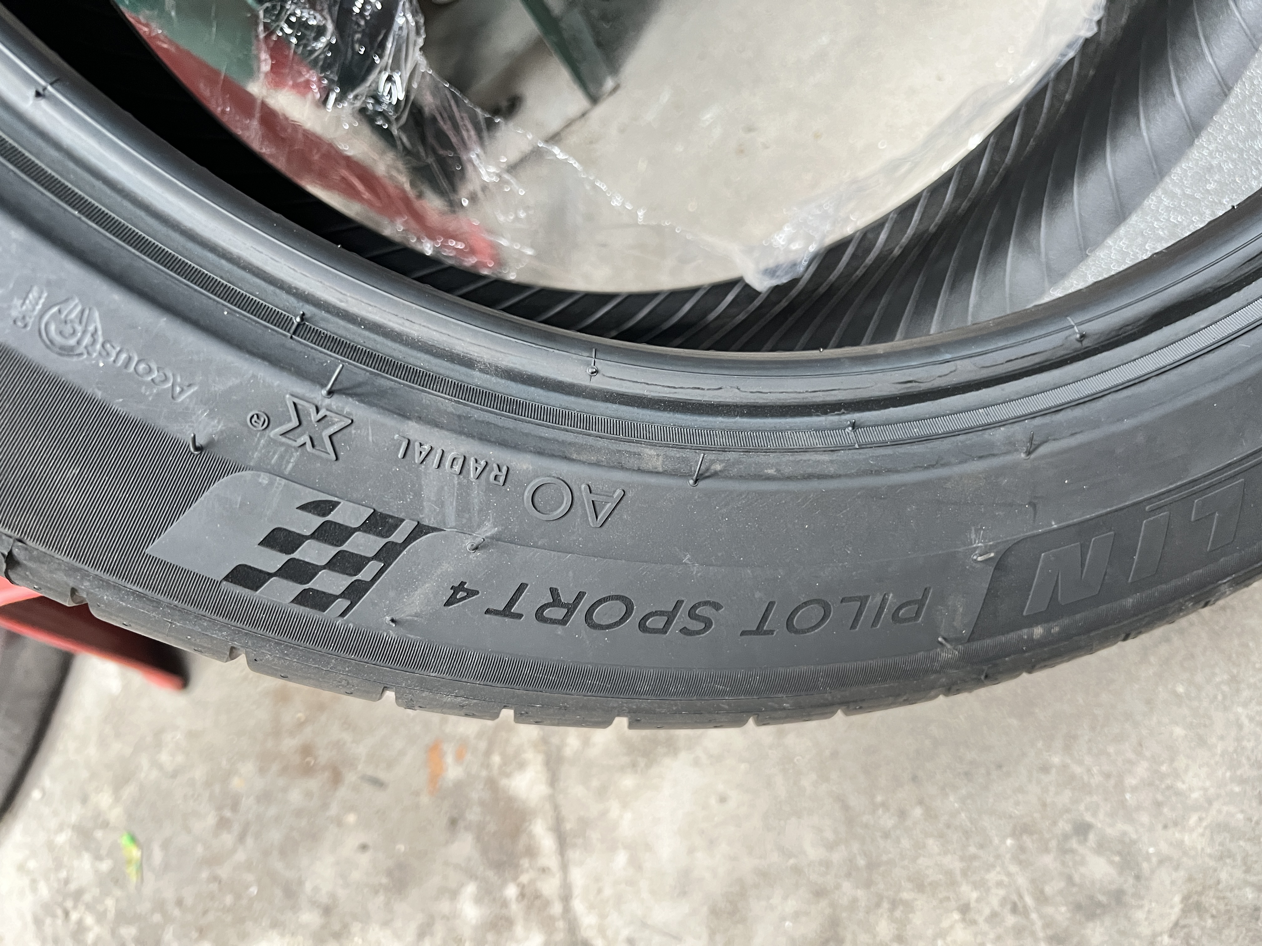 21年19寸y换米其林ps4了，其实是想换psev，给老板的照片发错成ps4，就这样换吧，真是尴尬， - 图片2