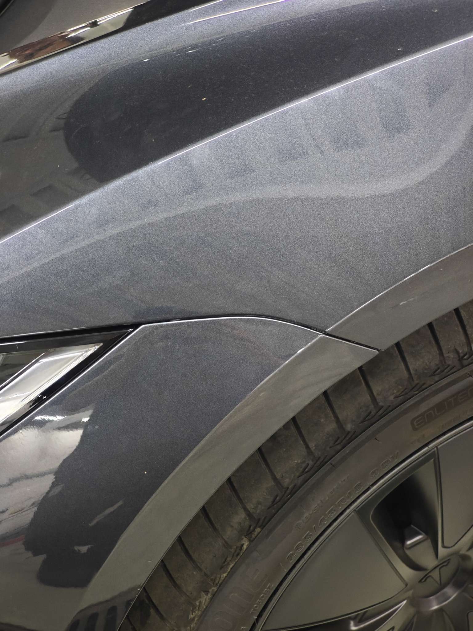 各位你们遇到过拆保险杆喷漆后后两边缝隙不对称，导致两个大灯也不对称，而且大灯一高一低需要调大灯高度才解决。 - 图片 2