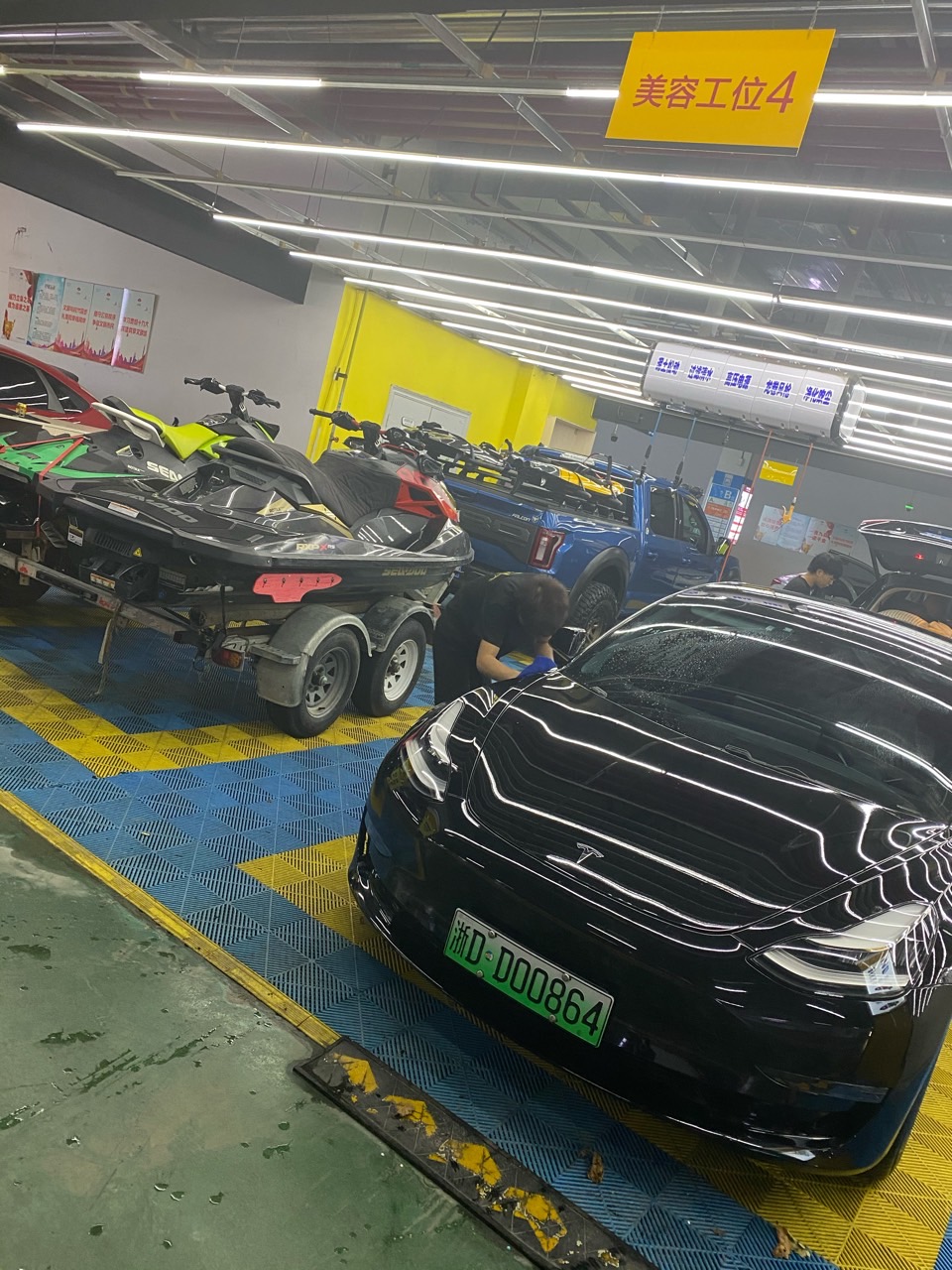 抓住夏天的尾巴再玩趟水！出门带上小特的好处是还能给我的动力冲浪板补电。 - 图片 9