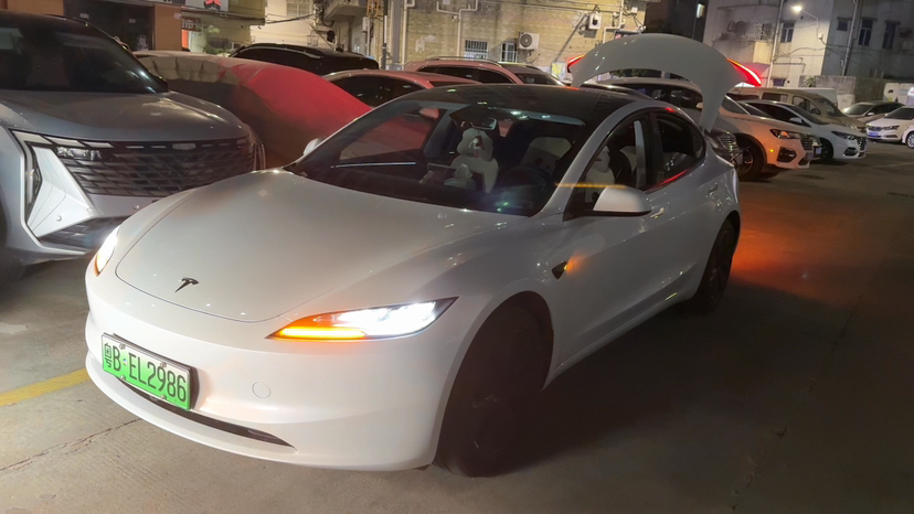 想问一下换新3的车友，你们的哨兵模式有有人经过不触发只有拉门把手才会触发的状况？
今天问特斯拉客服说只有换新Y反应有这问题换新3没收到反应？