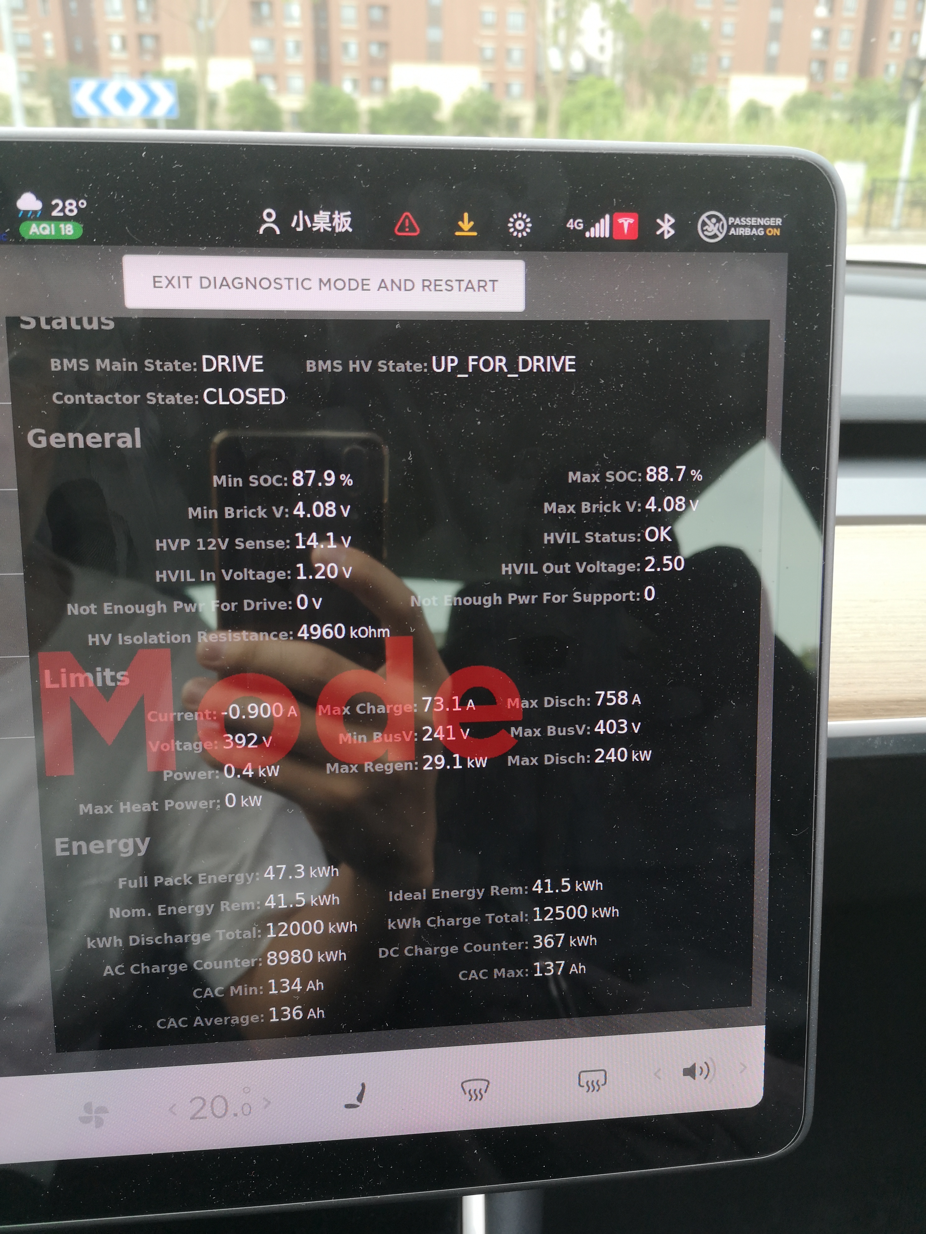 赶在查电量被封之前看了一眼，2020年3月提的标续LG，开了5.5w公里，51.75的电，现在是47.3，毛估估少了8.6% - 图片 1